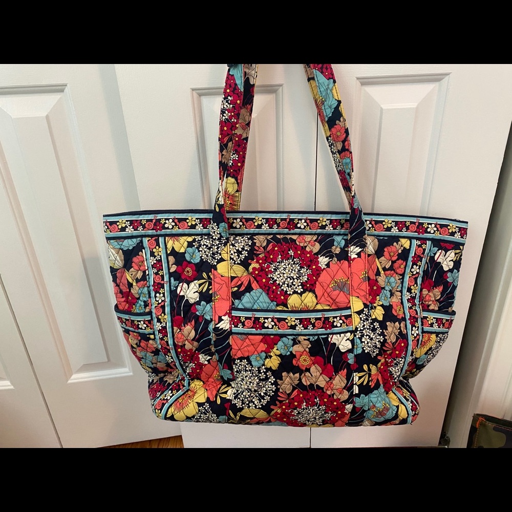 VERA BRADLEY WEEKENDER TOTE BAG